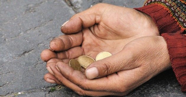 Famiglia povera: vedono la figlia una volta al mese