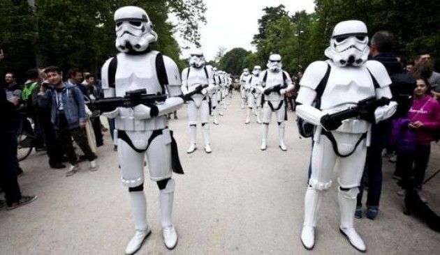 Milano Star Wars Day migliaia di fan hanno partecipato all’evento.