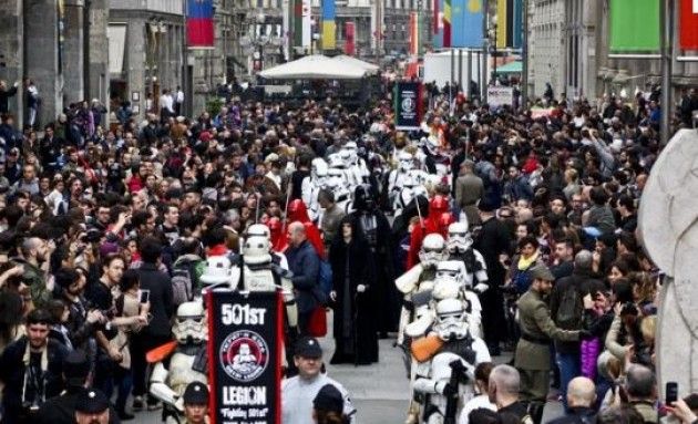 Milano Star Wars Day migliaia di fan hanno partecipato all’evento.