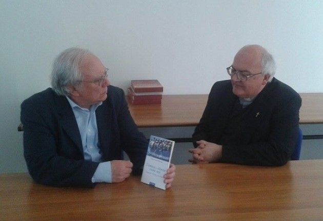 Migranti, Uomini come noi. M. Pezzoni dialoga con Mons. Perego (video)