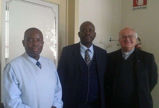 Migranti, Uomini come noi. M. Pezzoni dialoga con Mons. Perego (video)