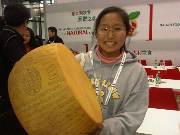 Latte, per il Parmigiano Reggiano la Cina è sempre più vicina