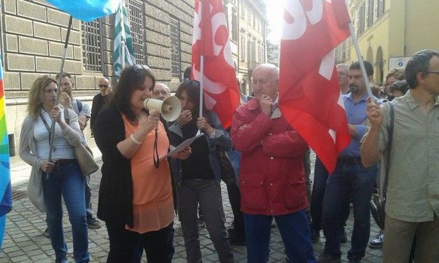 (VIDEO) Presidio dei sindacati a Cremona contro la riforma della scuola