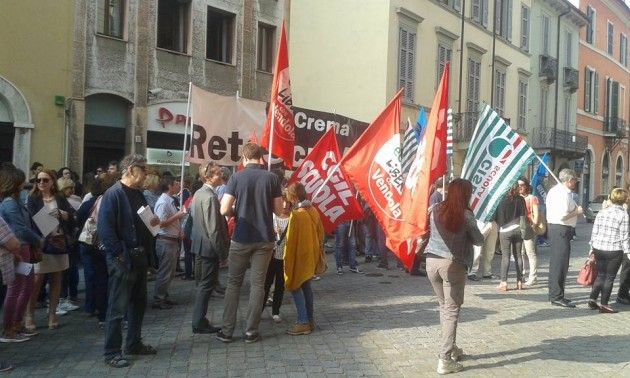 (VIDEO) Presidio dei sindacati a Cremona contro la riforma della scuola