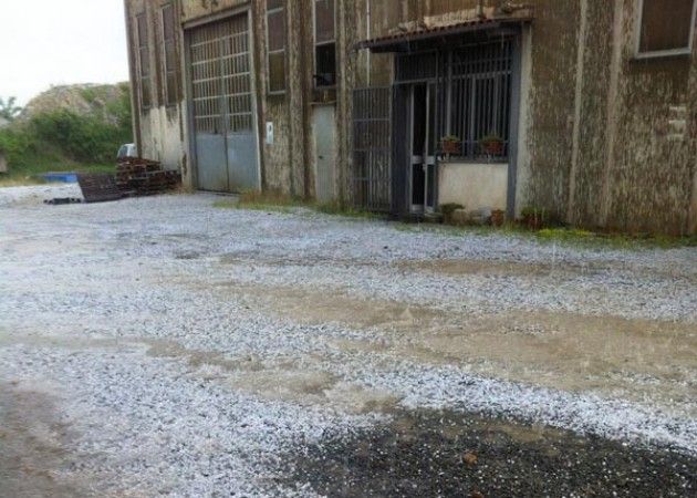 Maltempo: doppia grandinata sui campi di mai tra Pavia e Milano