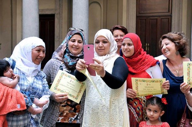 Mamme a scuola: corsi italiano per 250 donne e corsi lingua paese d'origine per ragazzi