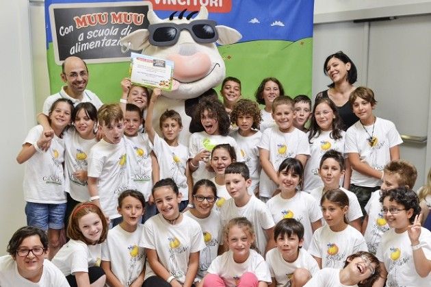 Expo Il premio ‘Con Muu Muu a scuola di alimentazione’ alla scuola Canossa di Castelleone