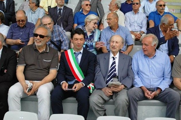 Stadio Zini di Cremona.Targa dedicata a Vittorio Staccione. Se il pallone sa andare oltre la passione sportiva e la vanagloria