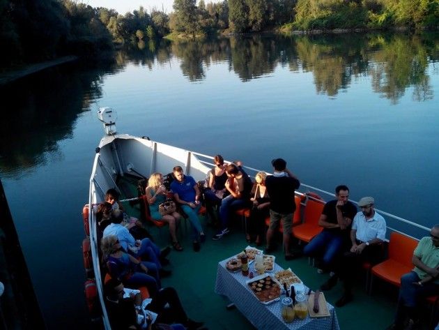‘Serata turchese’ in provincia di Cremona, sulla Motonave Mattei a Pizzighettone