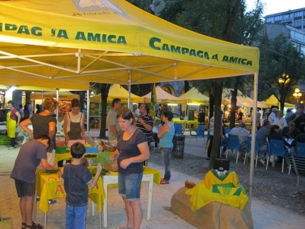 Cremona Ai Giardini Pubblici il Mercato a km zero con i sapori e i fiori del territorio. E gli agricoltori propongono l’agri-aperitivo