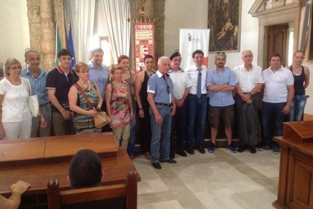 Cremona Comune, PMG Italia, imprese e associazioni: donati pulmini per persone con disabilità