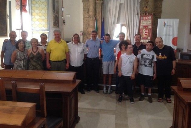 Cremona Comune, PMG Italia, imprese e associazioni: donati pulmini per persone con disabilità