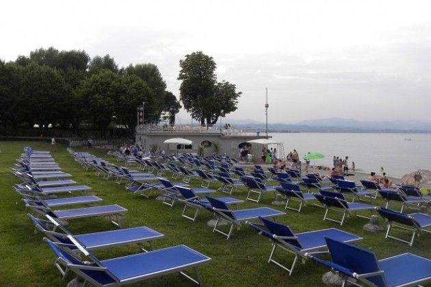 Desenzano del Garda Tagliato il nastro della ‘Spiaggia per tutti’