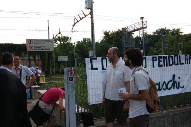 Crema. Protesta dei pendolari per i treni soppressi