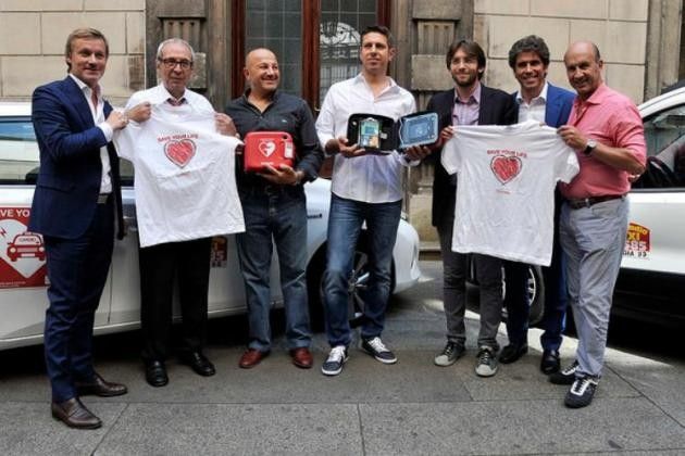 Mobilità, a Milano arrivano i defibrillatori sui taxi pubblici
