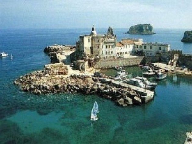 Le carceri della vergogna di Miriam Ballerini