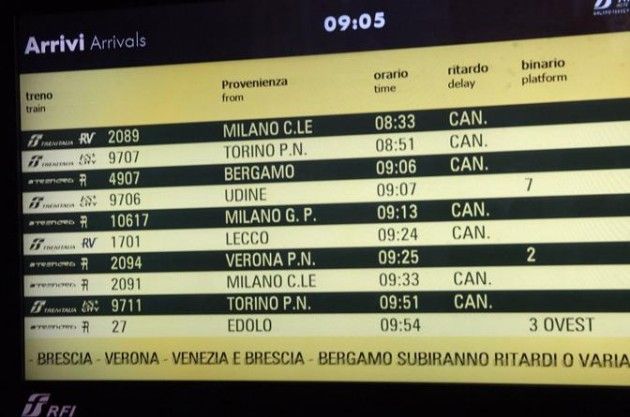 Treni annullati e clausole vessatorie. Giudice: rimborsare biglietti e danni. Un precedente
