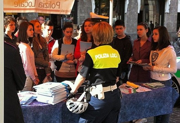 Cremona Punti di ascolto della Polizia Locale nei quartieri, continuano per tutto agosto
