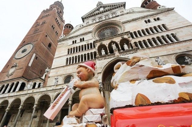 Per La Festa del  Torrone 2015  di Cremona parte dei banchi in corso V. Emanuele