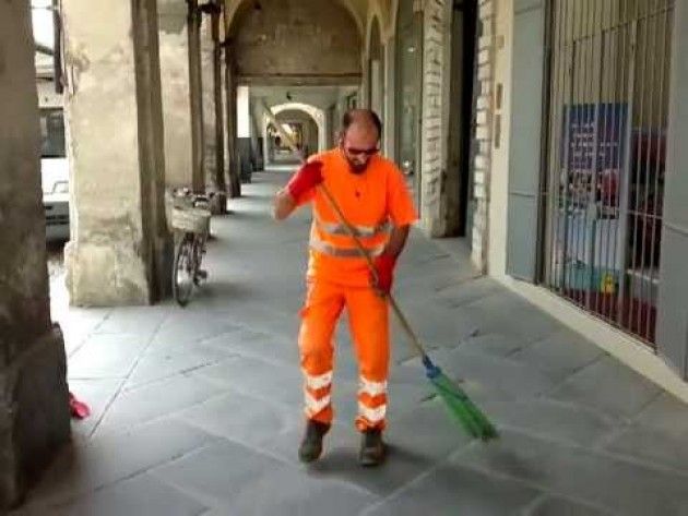 Cremona è sporca ! Venga ripristinato lo spazzino di Gian Carlo Storti