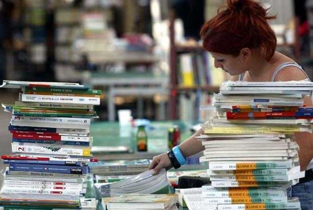 Libri scolastici. Siano le scuole ad acquistarli