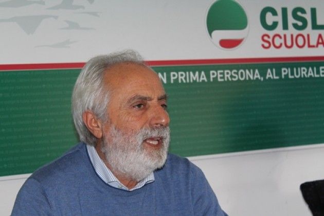 Scuola il Piano di assunzionale di Renzi è sbagliato, incompleto e iniquo.