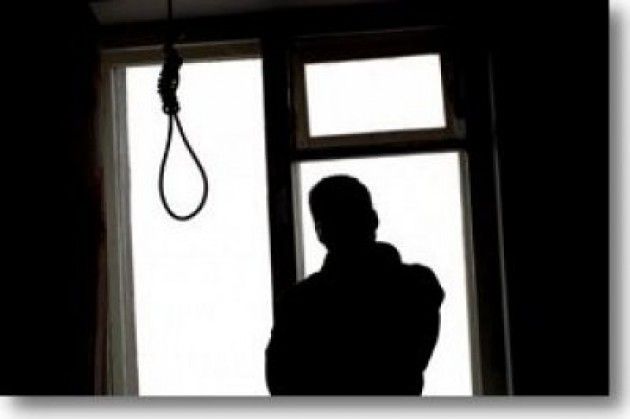 Denuncia di Carmelo Musumeci Un funerale e sei detenuti suicidi in trenta giorni