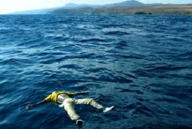 Migranti stanno annegando La foto del piccolo Aylan senza vita fa davvero male