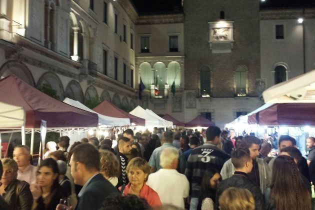 In provincia di Cremona grande successo di ‘Vini e sapori’, in migliaia a Crema