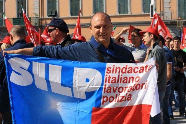 Poliziotti sempre più poveri e stressati Lo denuncia il Silp Cgil