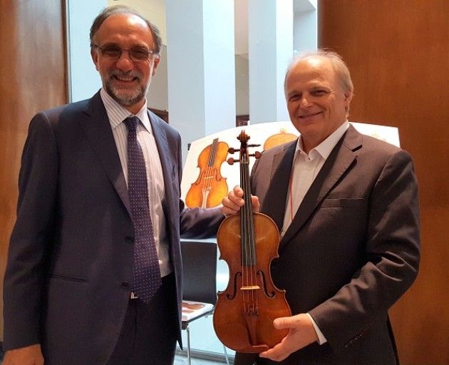 Un Principe al Museo Esposto il violino 'Principe Doria' 1734 di Giuseppe Guarneri del Gesù