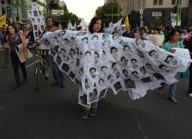Messico celebra anniversario scomparsa studenti. Amnesty denuncia insabbiamenti