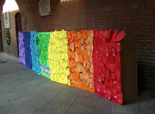 Per la pace e l’accoglienza i bambini  della scuola Realdo Colombo di Cremona  sfilano nelle vie della città.