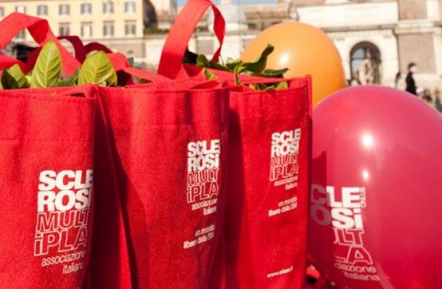 Torre di Controllo aderisce all'iniziativa 'La Mela di AISM'