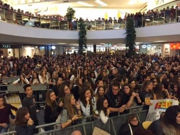 Marcon-Venezia Folla di ragazzini e ragazzine per Fedez di ARNALDO DE PORTI