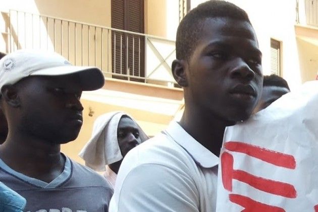 Solidarietà ai migranti in lotta a Cremona per i documenti