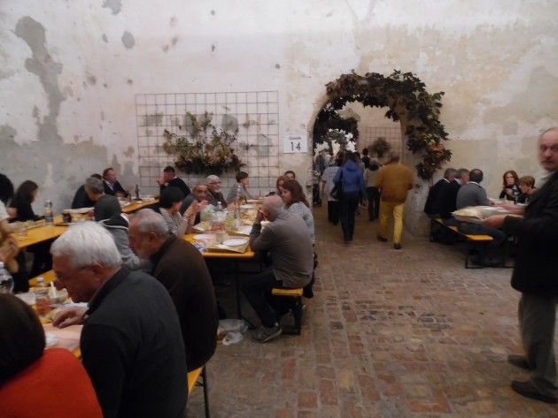 Migliaia di turisti e buongustai alla  23^ Fasulin de l’òc cun le cudeghe oggi a Pizzighettone
