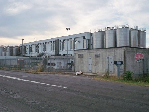 Latte Un presidio  davanti  allo stabilimento Lactalis di Corteolona (PV)
