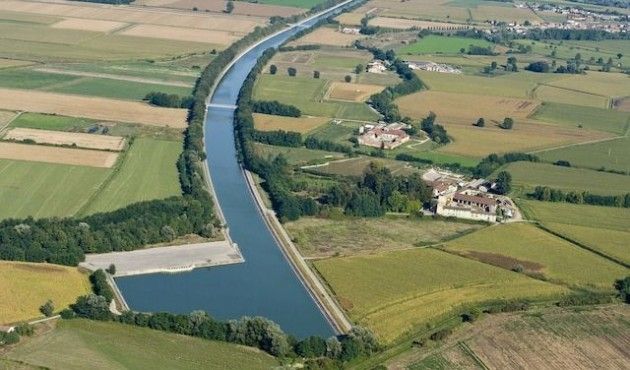 Maroni e i suoi tavoli  sul Canale Navigabile e sulla conca di Tencara a Pizzighettone di Gian Carlo Storti