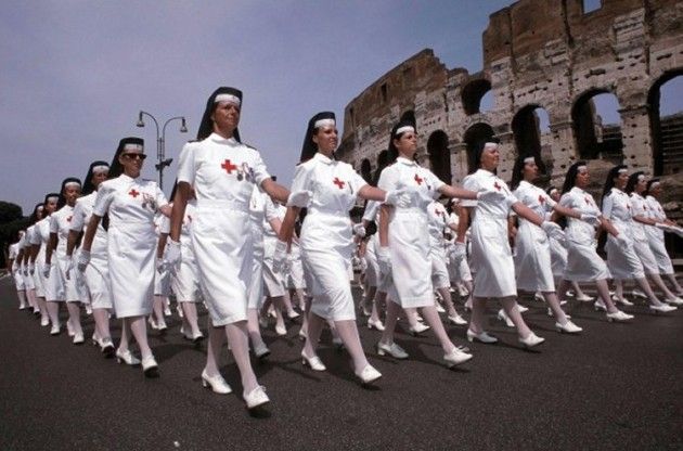 Corso per allieve infermiere volontarie della Croce Rossa Italiana
