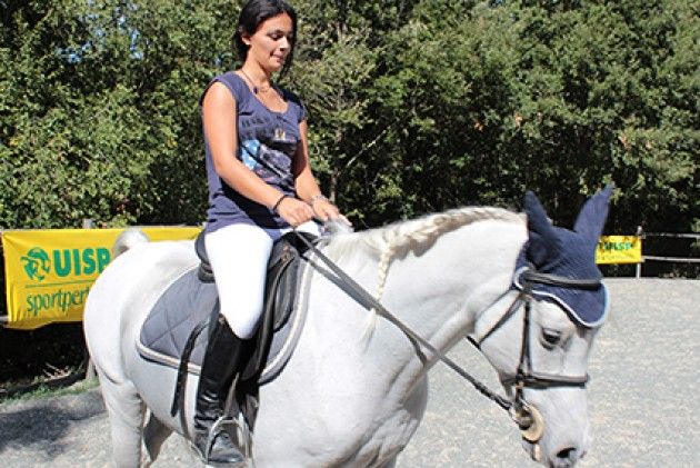 Sport e ambiente: attività equestri a misura di cavalo e cavaliere con campi in PFU