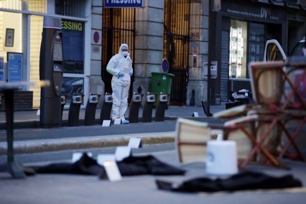 Dio è morto tradito un'altra volta | di V. Andraous