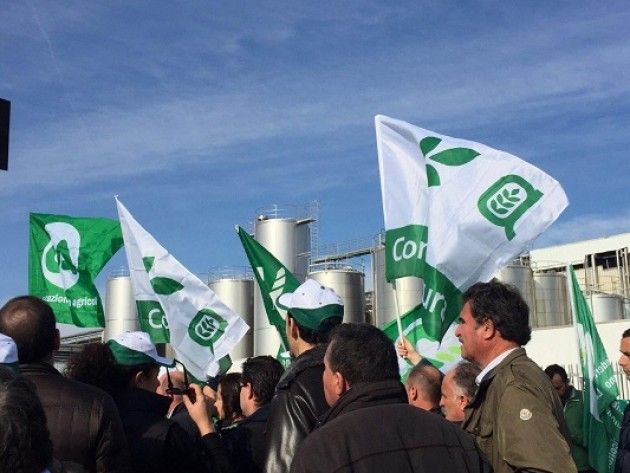 Il presidio di Confagricoltura Lombardia presso la sede di Assolatte