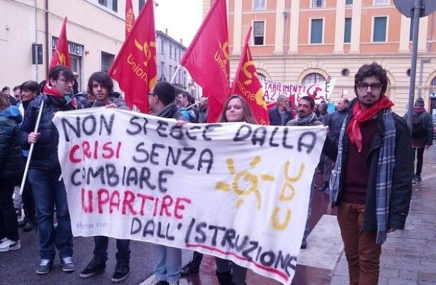 Mobilitazione lavoratori pubblici del 28 novembre Udu e Rete studenti medi aderiscono