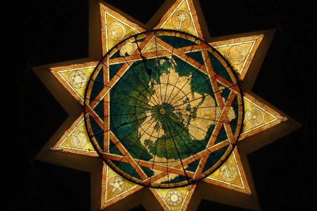 Nuova ondata di arresti e di chiusure di esercizi pubblici di baha’i in Iran