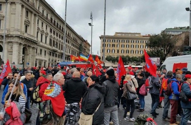 La Fiom Cgil di Cremona con un centinaio di lavoratori a Roma per il contratto,nuove politiche sociali e contro il terrorismo.