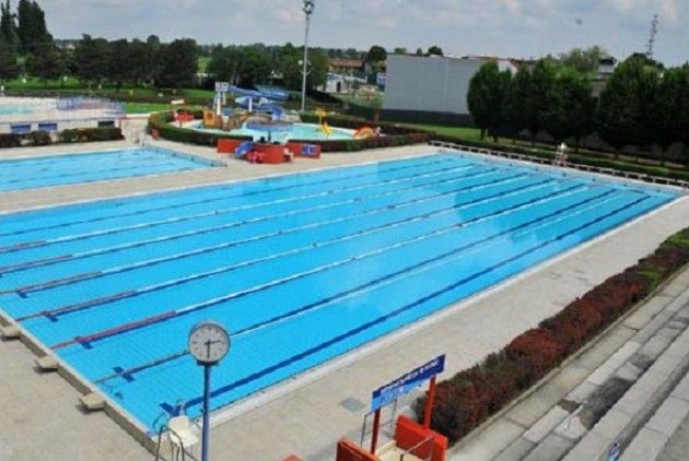 Crema La piscina resta quindi ‘comunale’, la gestione è affidata a una società sportiva privata .
