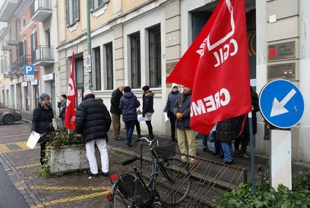 A Cremona chiuso il patronato Inca Cgil nella giornata di protesta contro i tagli del Governo Renzi