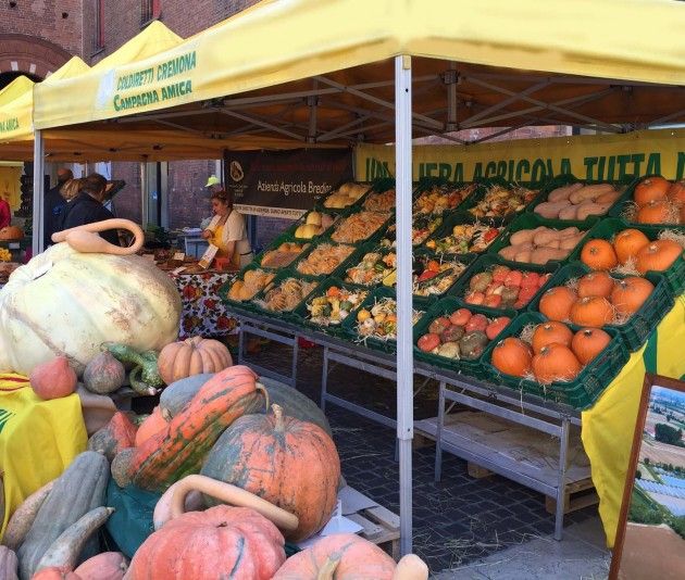 Santa Lucia Domenica 6 dicembre Campagna Amica in piazza Stradivari a Cremona