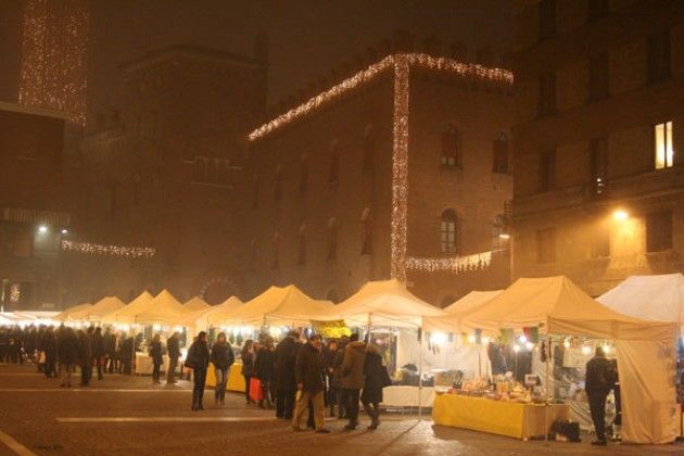 Mercatino di Santa Lucia a Cremona aspettando il Natale
